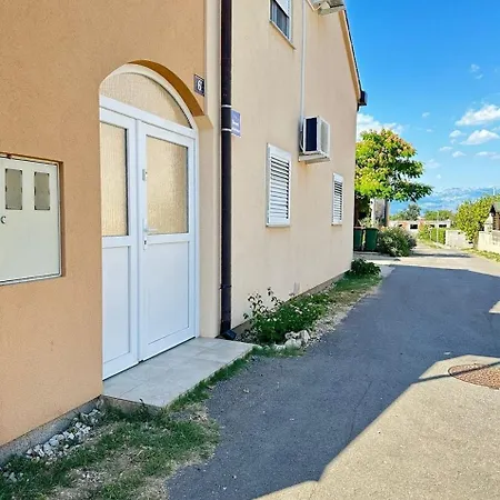 Apartment With Parking Space Nin, Zadar - 25940